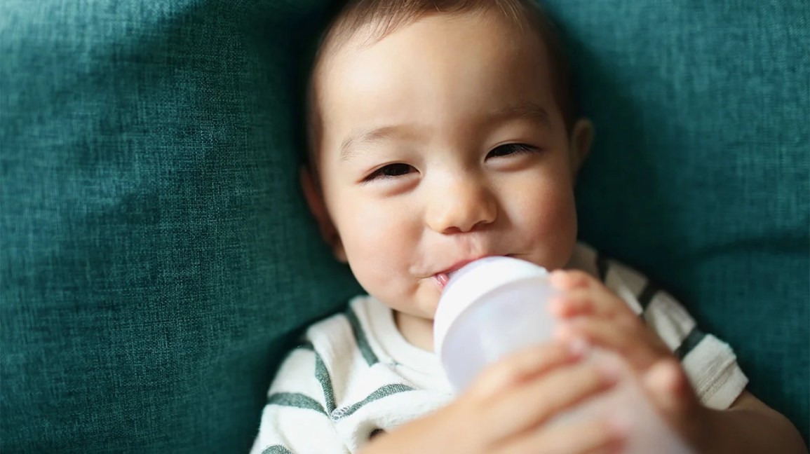 Game-Changing Baby Bottles: How the Right Design Helps Little Ones Feed Themselves